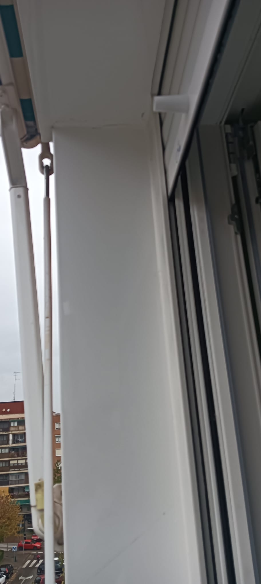 VENTANAS VIVIENDA CON EMBOCADURA DE CHAPA POR LA PARTE EXTERIOR